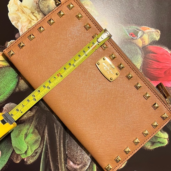 💎🤙🏻💎•👄Michael Kors x Stud Vibes x Get it Gyrl💎🤙🏻 - Picture 2 of 12